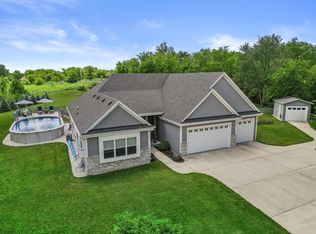 1733 Stoneway Ct, Richfield, WI 53076