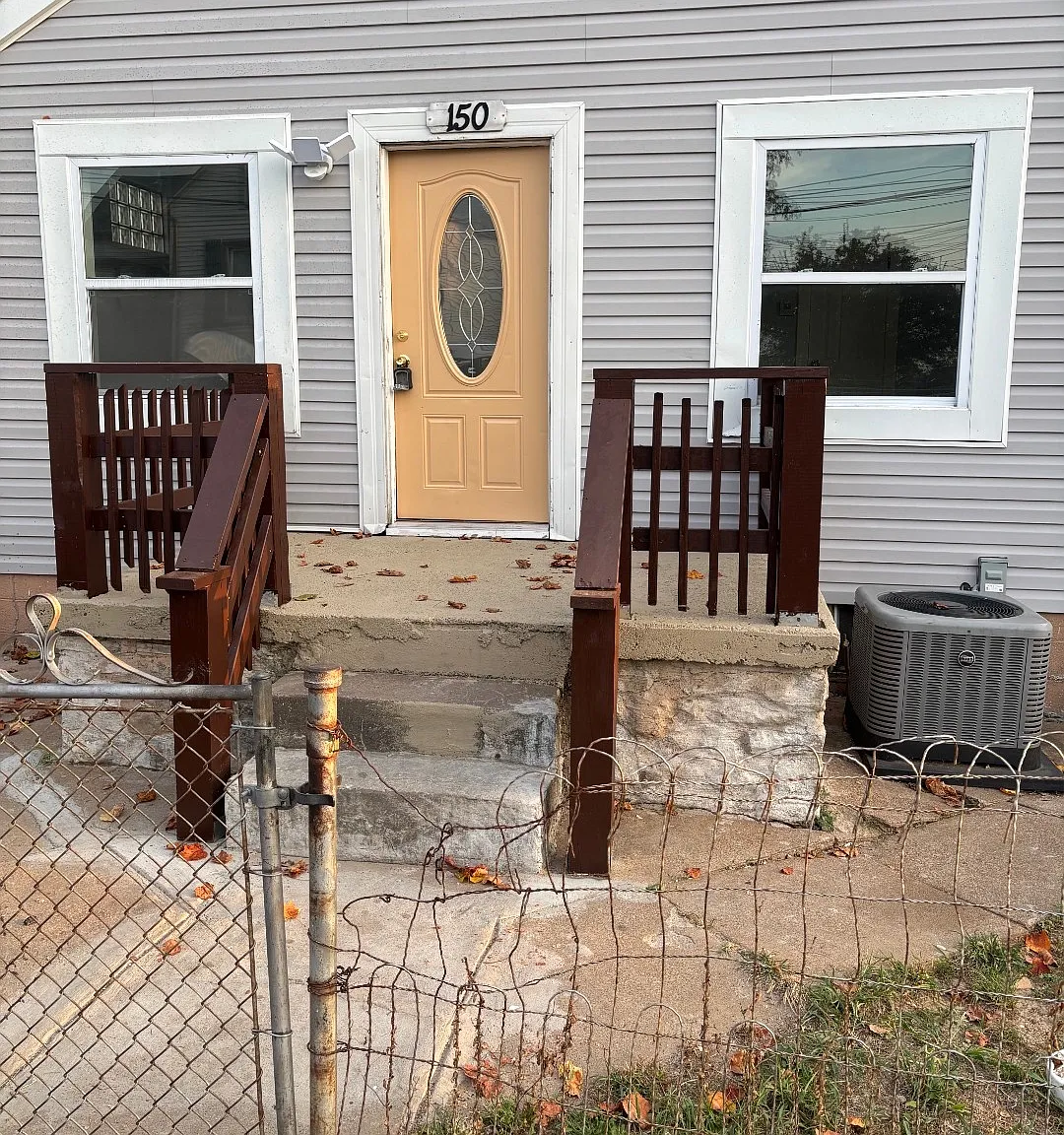 3 bed, 1100 sqft, $1,599 — Photo 1