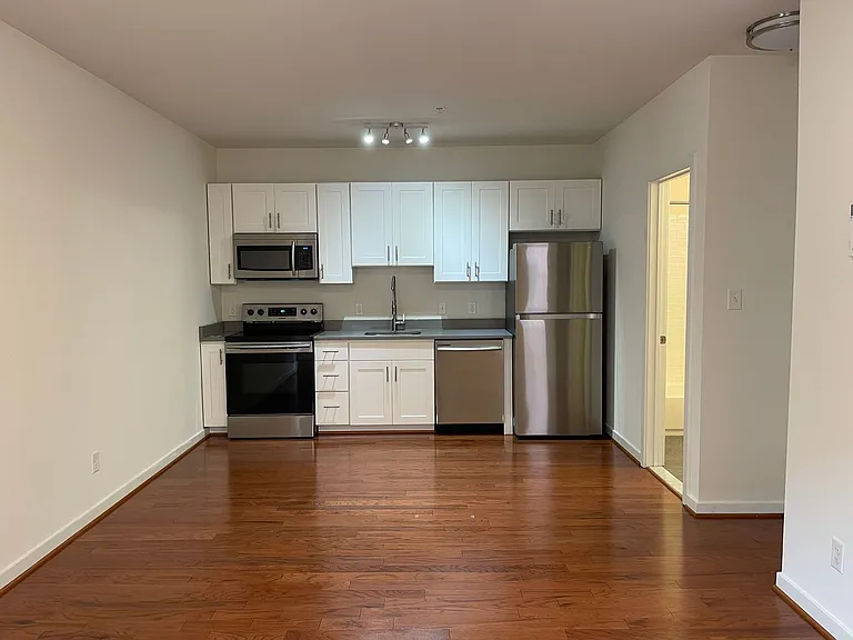 For Rent: Downtown Elegance at 605 Park Ave Your Urban Haven Awaits! — Photo 21