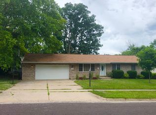 905 Hampton Rd, Washington, IL 61571