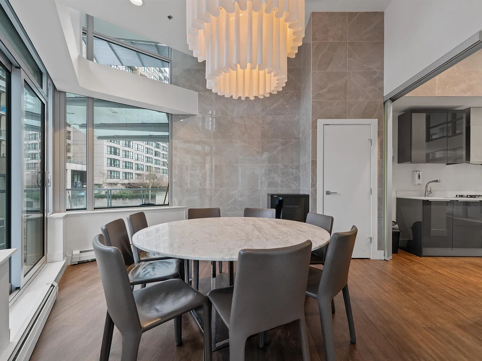 2 bed, 602 sqft, $3,500 — Photo 3