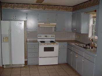 3rd image of 2102 E Moore Ave