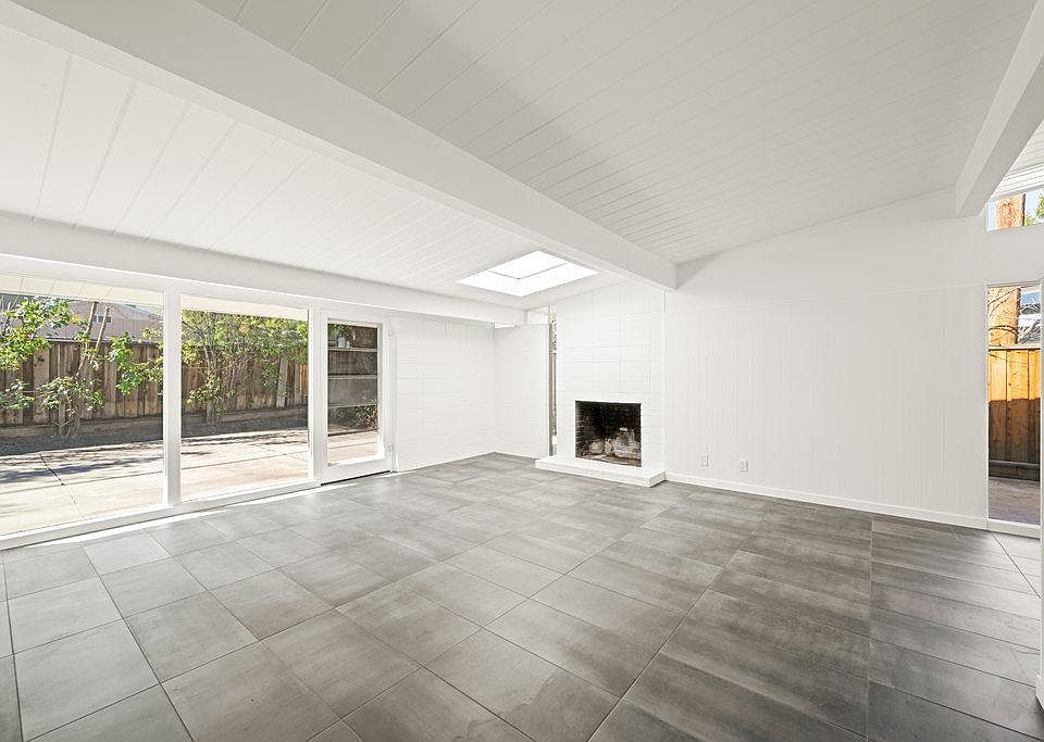 1st image of 946 Van Auken Cir