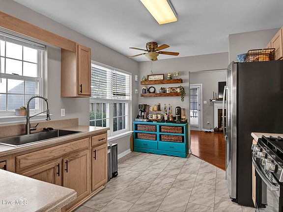 4th image of 1404 Amhearst Court
