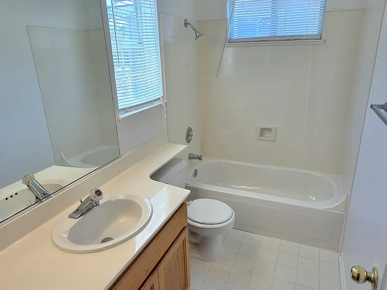 1617 Mount Silliman Way — Photo 10