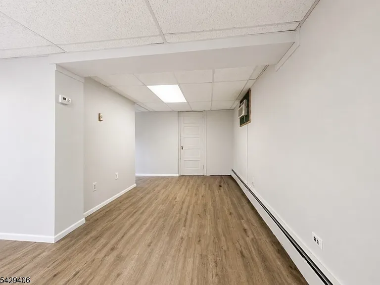 312 Rochelle Ave — Photo 13