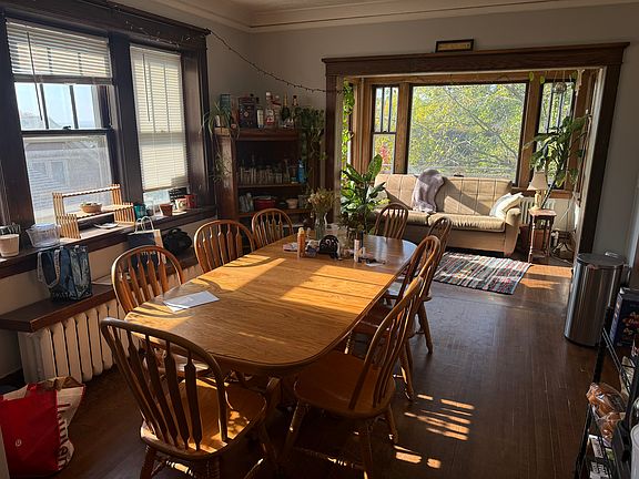 4th image of 715 N 16th Ave E