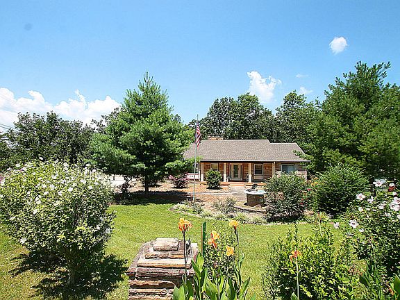 2nd image of 149 Lakeshire Dr