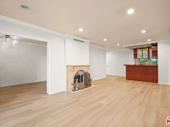 1010 N Kings Rd APT 303, West Hollywood, CA 90069
