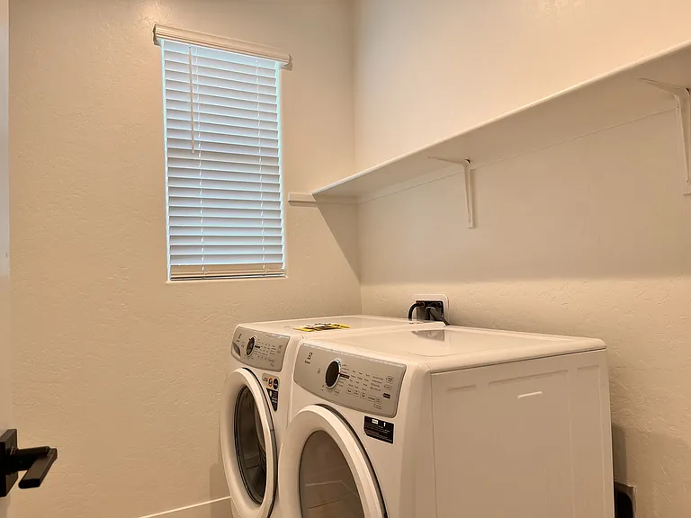 2827 E Colina Dr — Photo 14