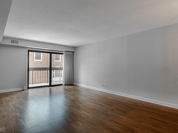 5th image of 1738 Chicago Ave APT 305