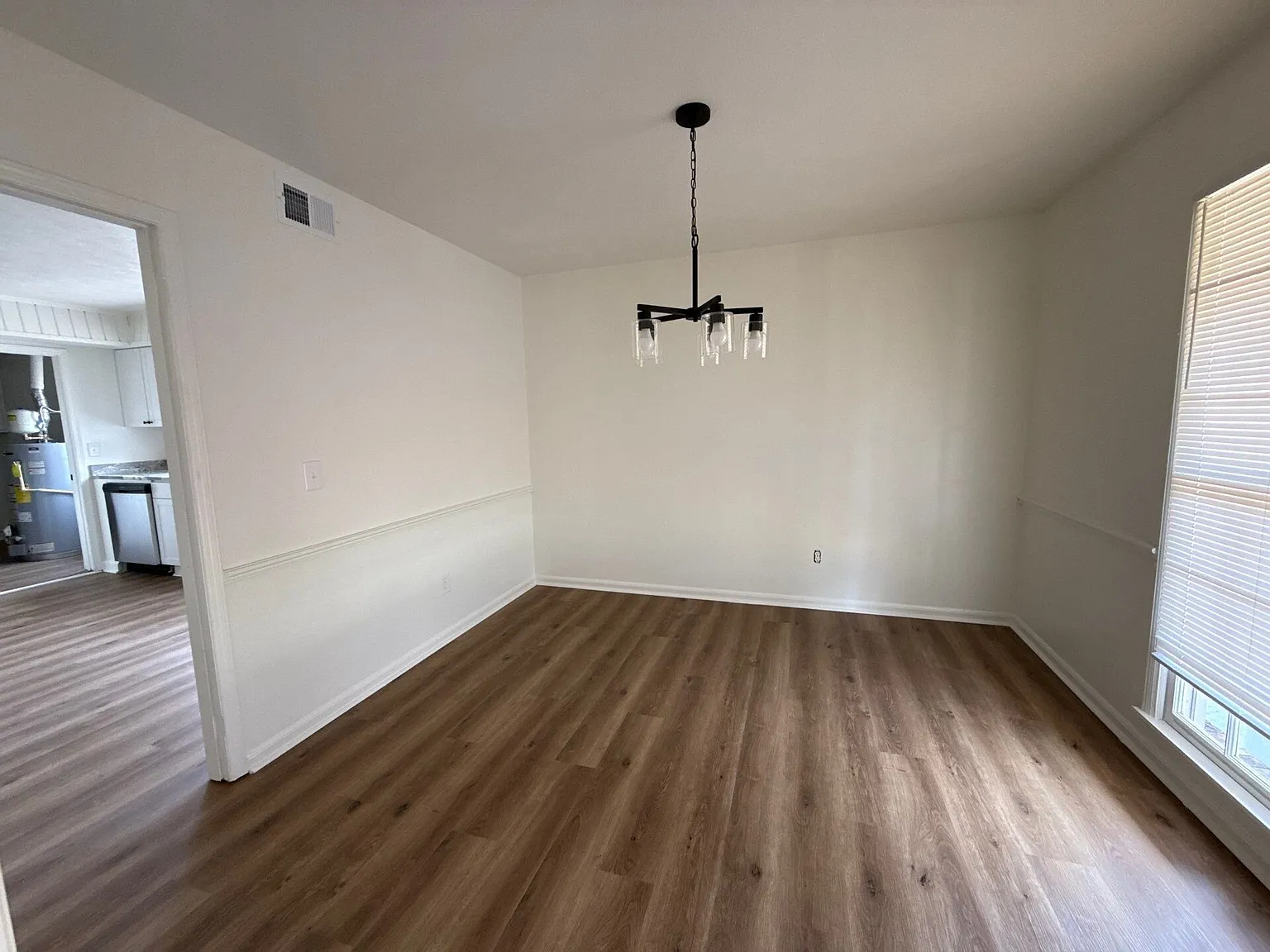 5921 Norton St — Photo 4