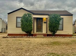 522 S 11th St, Clinton, OK 73601