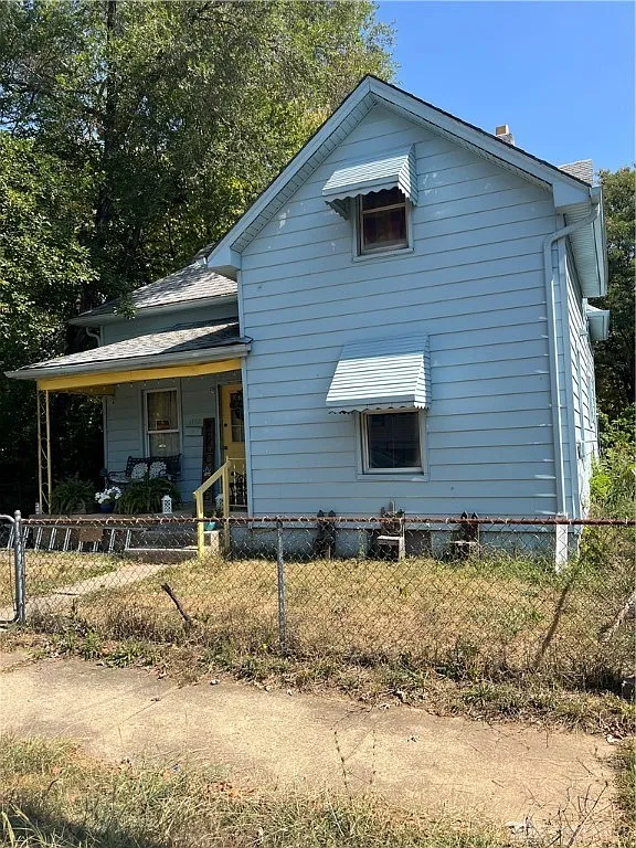 1209 Grove St photo 1