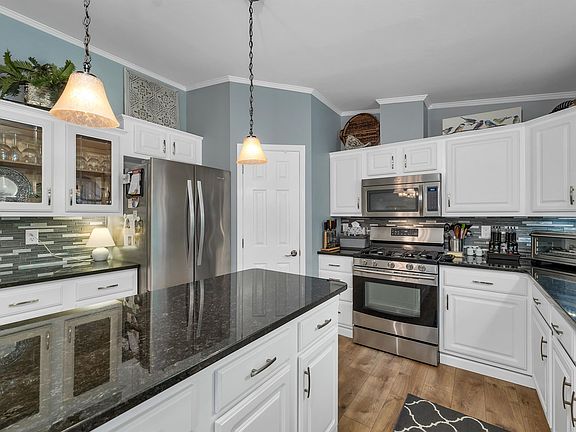 4th image of 535 Darby Drive