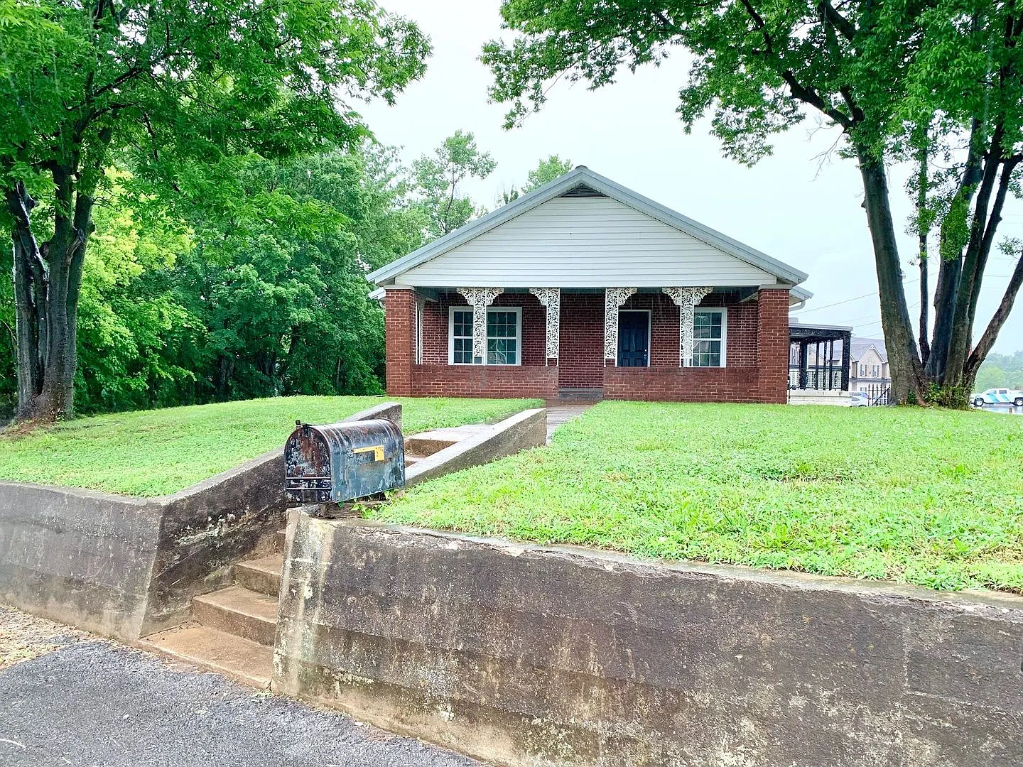 917 Sinclair Dr — Photo 2