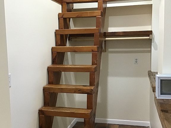 3rd image of 903 W Wrightwood Ave #1R