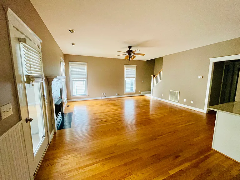 112 Westside Dr — Photo 10
