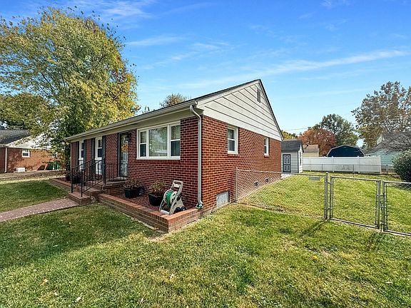 4th image of 4911 Laurie Ln