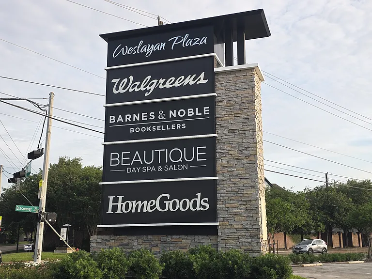 Just minutes from Walgreens, Randalls, Starbucks, HomeGoods, and nearby Whole Foods Market.