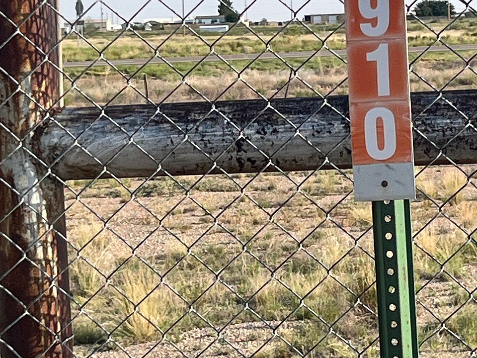 2nd image of 910 E Gallina Rd