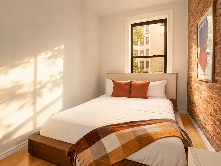 334 W 46th St #3R — Photo 7