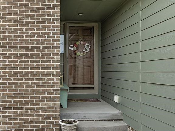 3rd image of 19501 Cottonwood Cir