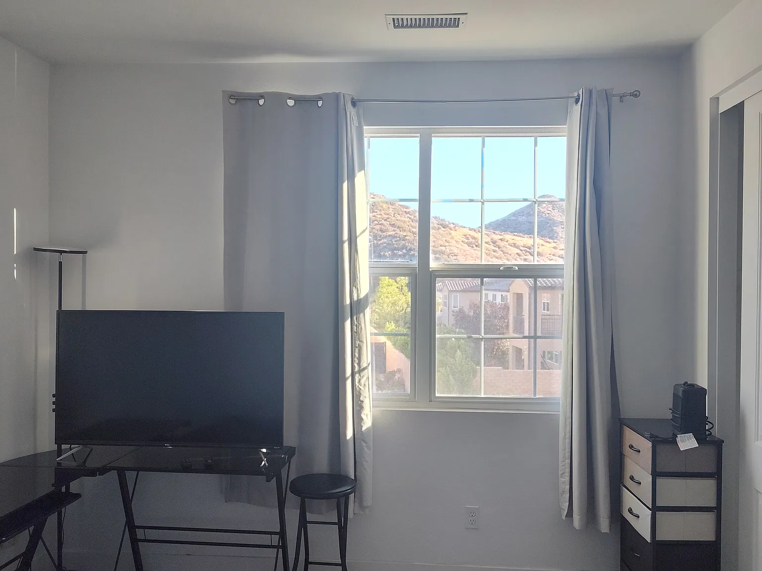 Merryweather Dr, Santa Clarita — Photo 2