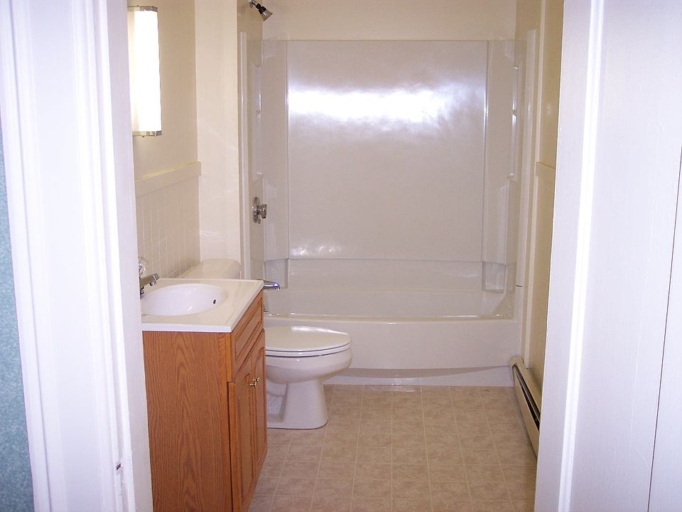 2nd image of 711 Beech St APT 2