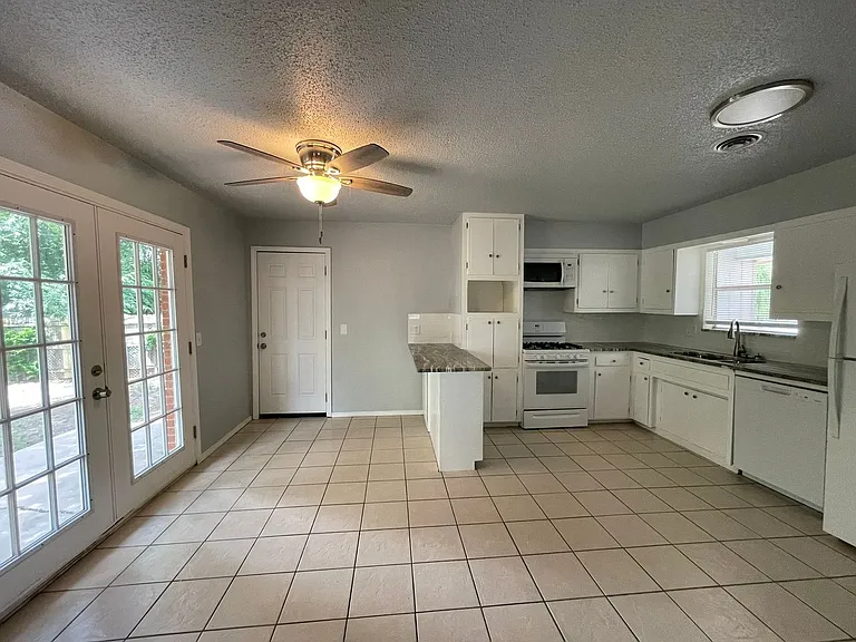 5808 NW Liberty Ave — Photo 10
