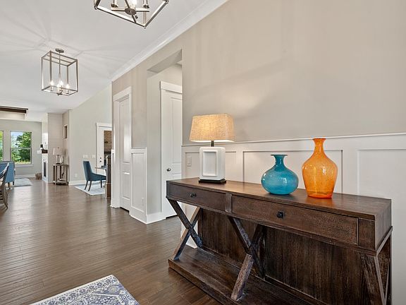 The Hollister II E Foyer