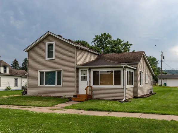 1029 Grant Blvd W, Wabasha, MN 55981