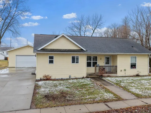 867 Plank Rd, Menasha, WI 54952