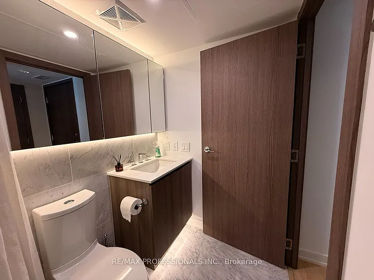 19 Bathurst St #1708 — Photo 3