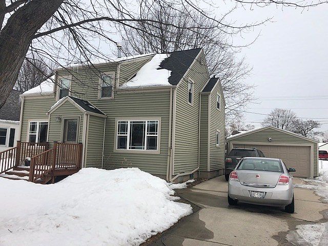 2nd image of 1124 Division St