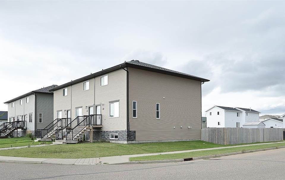 1st image of 347 17th St E