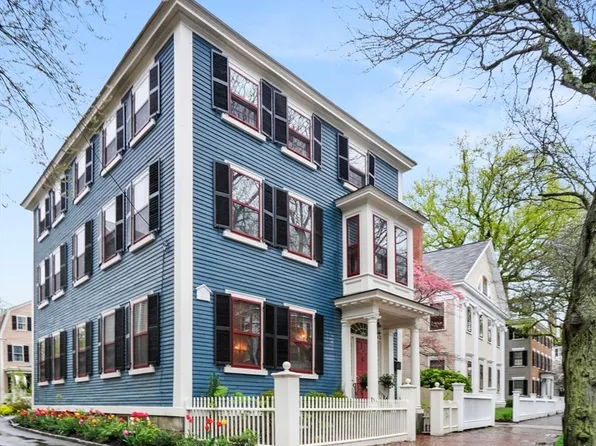 18 Chestnut St, Salem, MA 01970