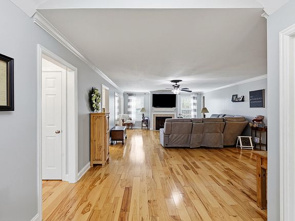 5th image of 150 Coachman Pl