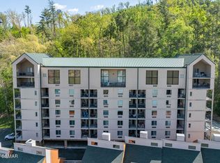 413 Baskins Creek Rd #406, Gatlinburg, TN 37738