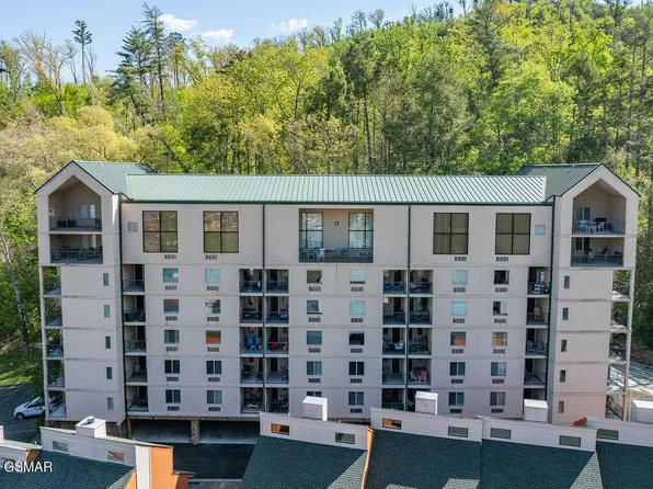 413 Baskins Creek Rd #406, Gatlinburg, TN 37738