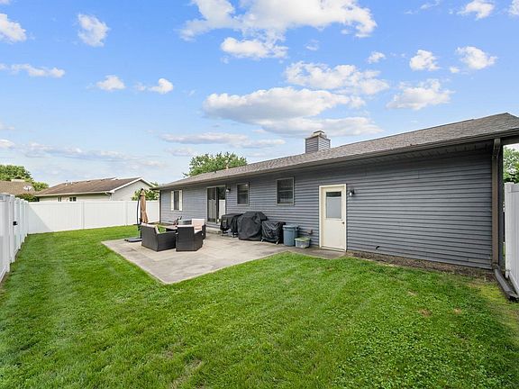 3rd image of 54983 Sunray Dr W