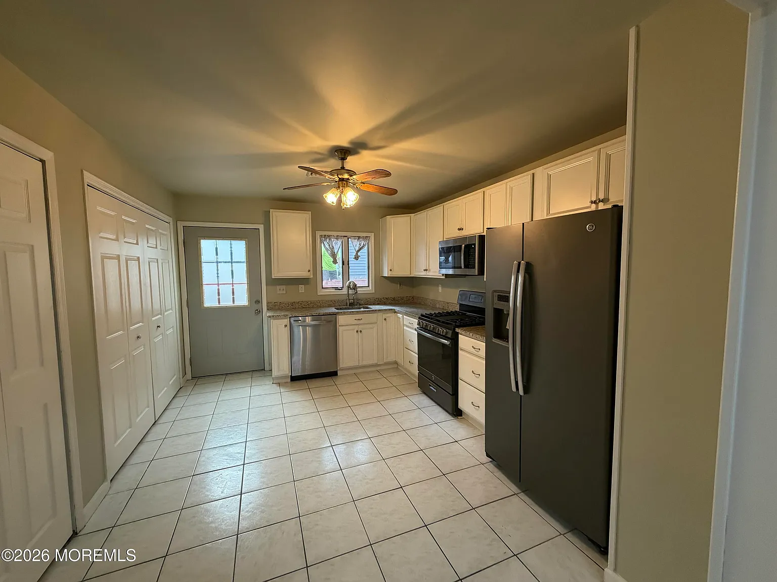 3 bed, 1764 sqft, $3,000 — Photo 2