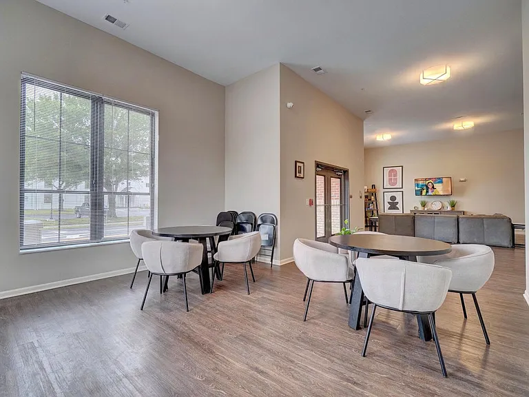 Holley Pointe — Photo 16