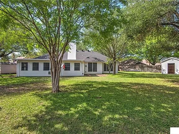 5th image of 999 Canyon Creek Dr