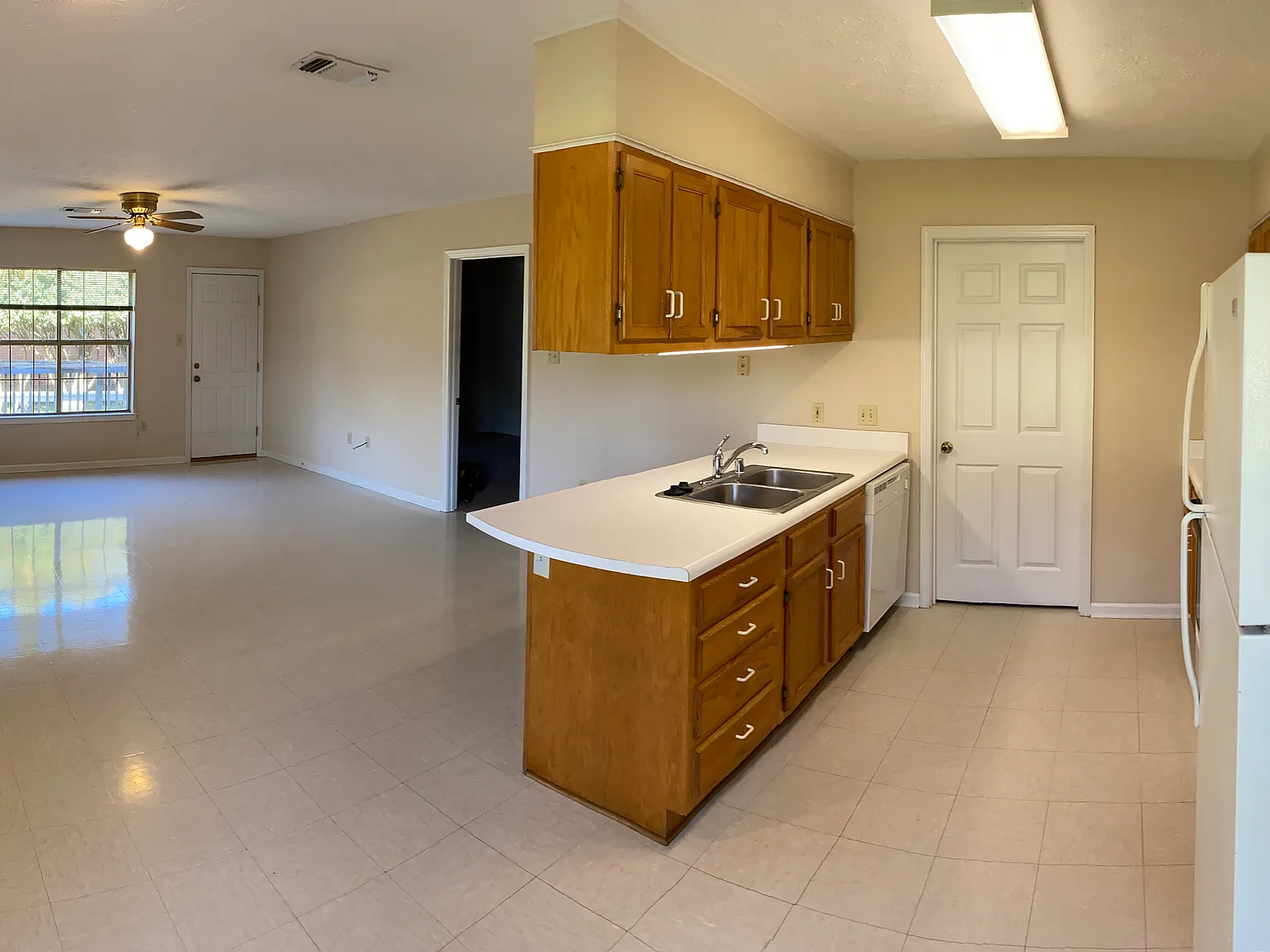 2823 College Ave — Photo 4