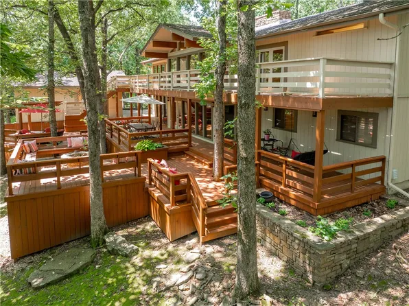 1018 N Canterbury Rd, Fayetteville, AR 72701