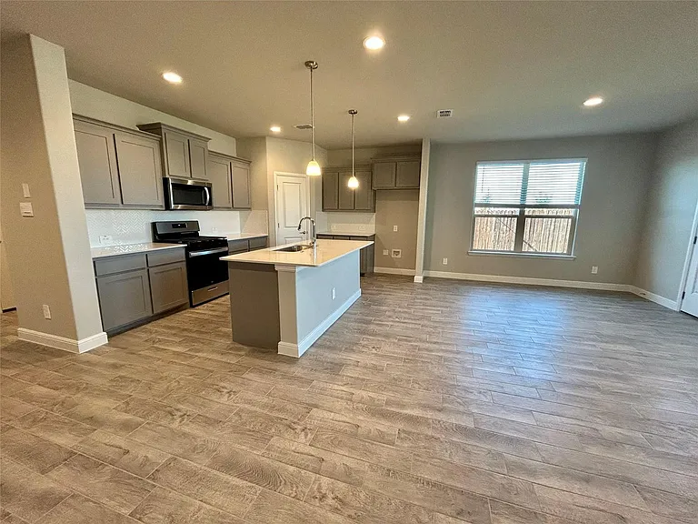 16012 Bronte Ln — Photo 4