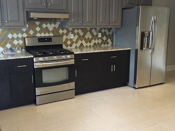 5th image of 402 Hancock St
