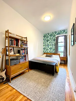 Rented by Harris Philip NYC | media 28