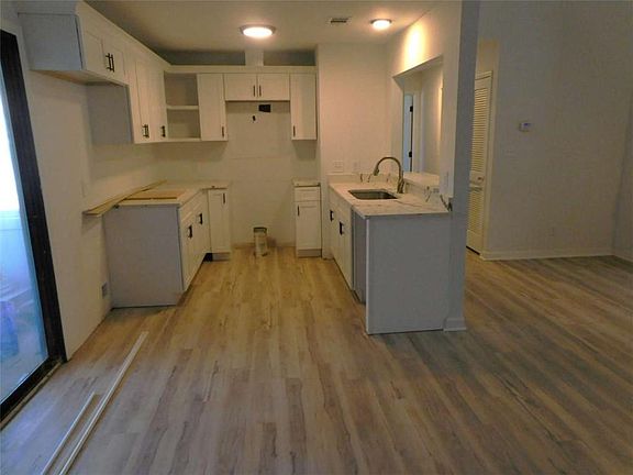 4th image of 1286 Britain Dr